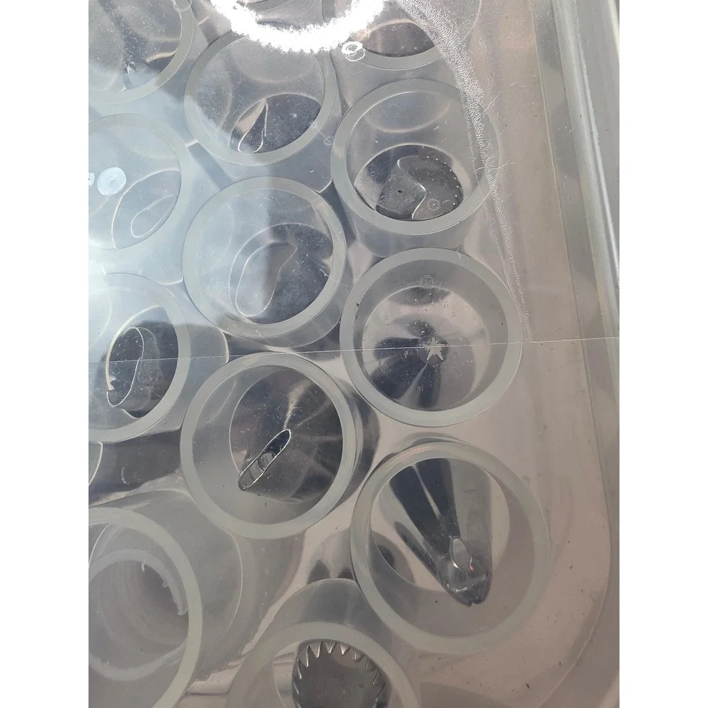 Cake Decorating Set 26 Piping Tips Storage Case and 6 Inch Metal Cooling Rack A2